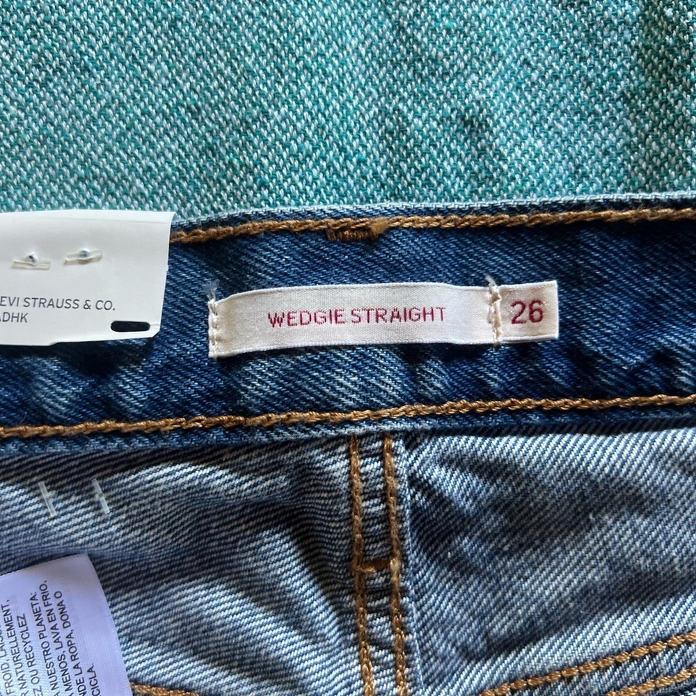 NWT Levi’s Women's Premium Wedgie Straight Jeans 26 - Picture 7 of 14